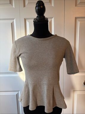 Womens Peplum Short Sleeve Top - Style Gray